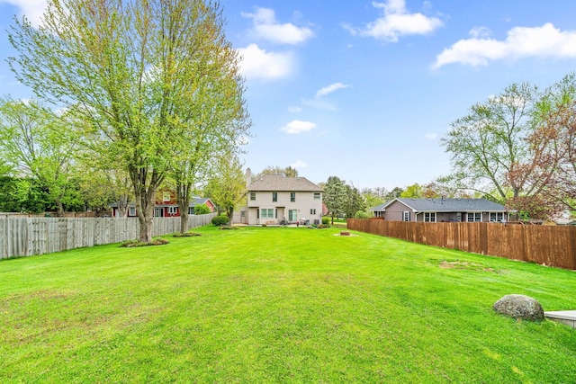 549 Beachview Dr, Lake Holiday, IL 60552 - view of yard featuring a fenced backyard