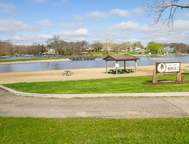 549 Beachview Dr, Lake Holiday, IL 60552 - water view