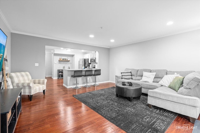 living area with baseboards, dark wood-type flooring, recessed lighting, and crown molding