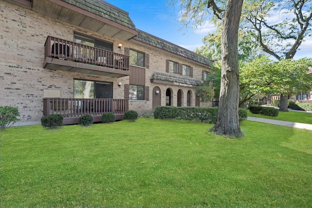 exterior space featuring a front lawn