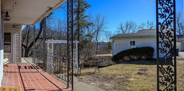 469 Dewey Ave, Galena, IL 61036 - view of yard