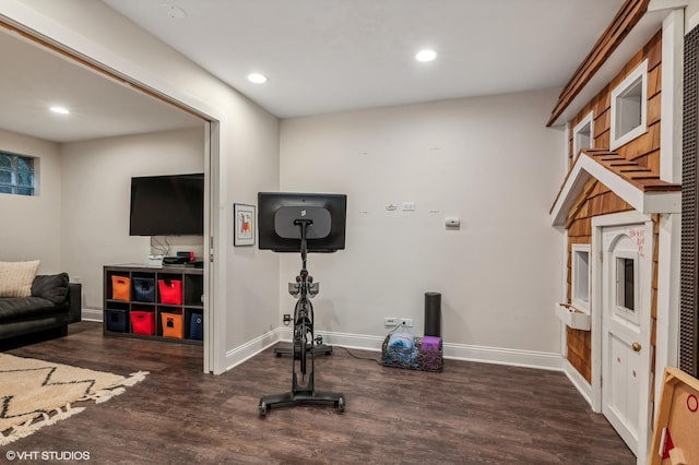 workout room with baseboards, dark wood-type flooring, and recessed lighting