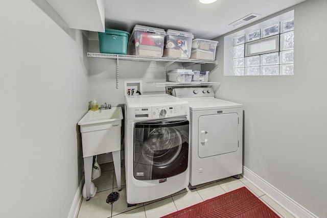 laundry room with light tile patterned floors, visible vents, laundry area, independent washer and dryer, and baseboards