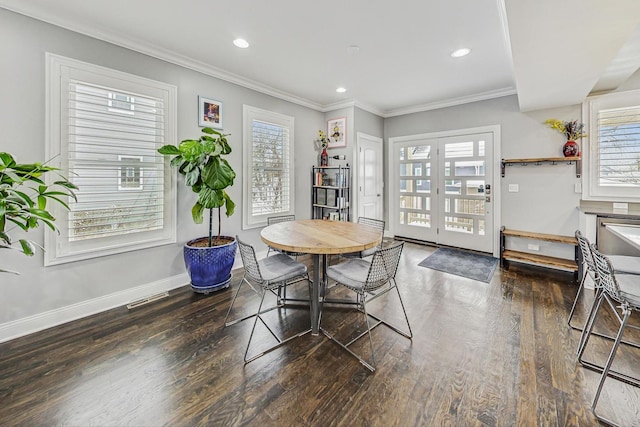 dining space with baseboards, visible vents, ornamental molding, wood finished floors, and recessed lighting