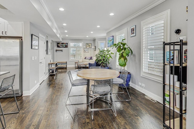 dining space with dark wood-style floors, ornamental molding, recessed lighting, and baseboards