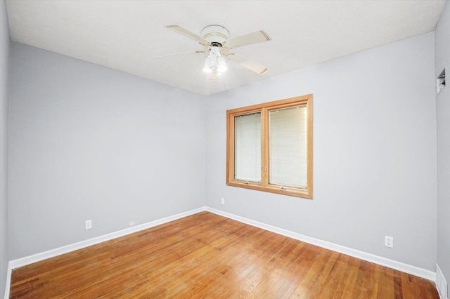 empty room with light wood-style flooring, baseboards, and a ceiling fan