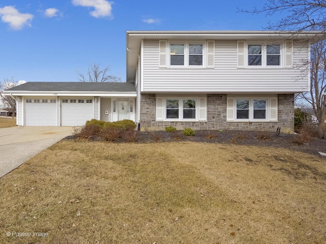 view of front of property featuring a garage and a front yard