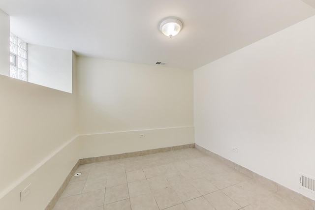 816 N Hermitage Ave, Chicago, IL 60622 - spare room featuring light tile patterned floors