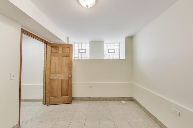 816 N Hermitage Ave, Chicago, IL 60622 - spare room featuring light tile patterned floors and baseboards