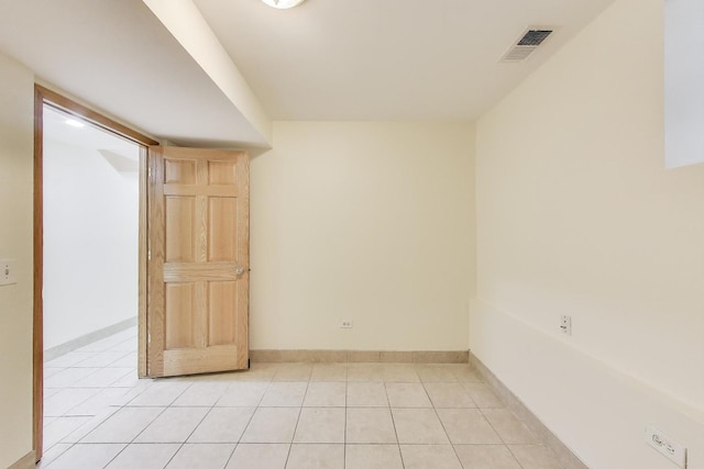 816 N Hermitage Ave, Chicago, IL 60622 - empty room featuring light tile patterned floors and baseboards