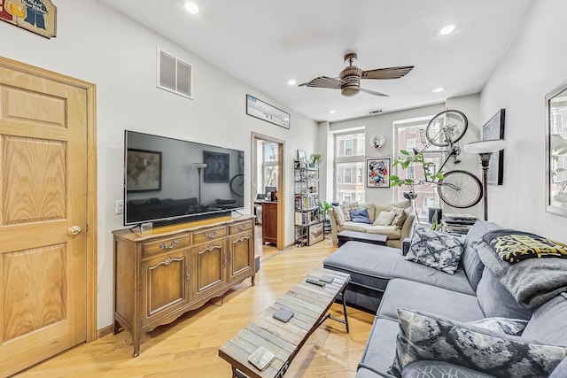 816 N Hermitage Ave, Chicago, IL 60622 - living area featuring ceiling fan, recessed lighting, and light wood finished floors