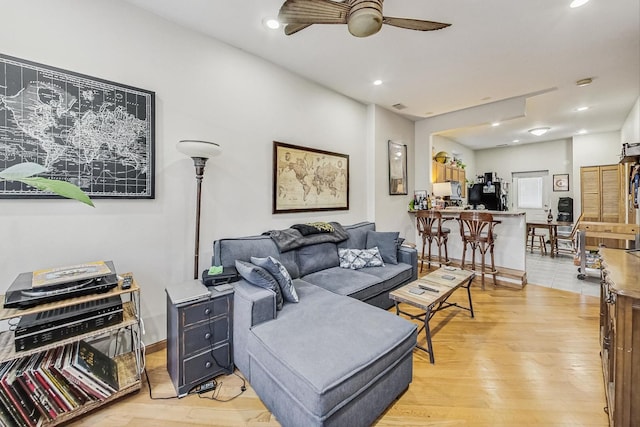 816 N Hermitage Ave, Chicago, IL 60622 - living area featuring a ceiling fan, light wood finished floors, and recessed lighting