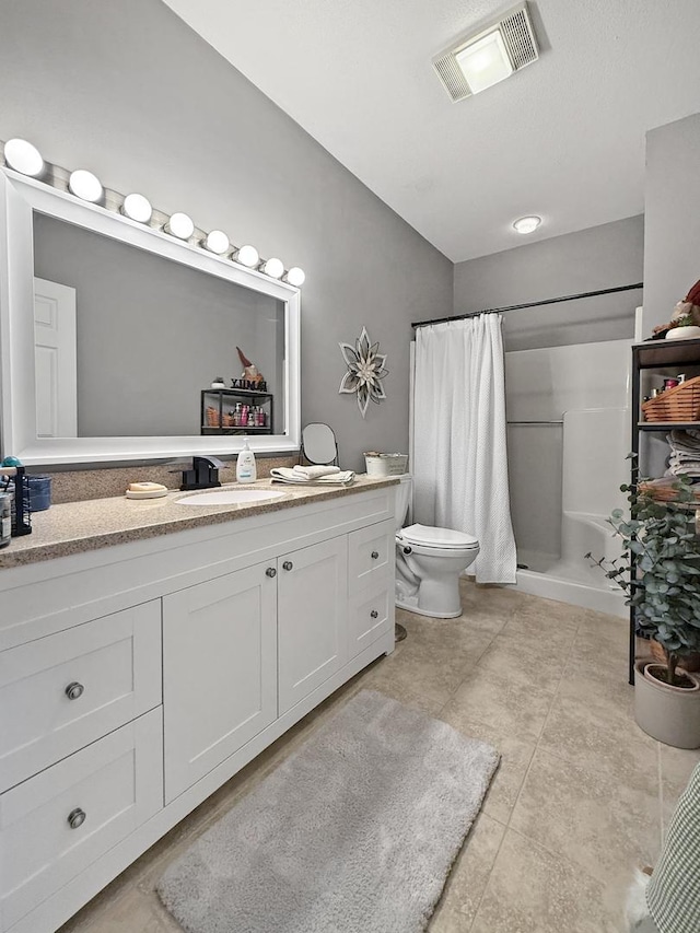 bathroom with toilet, a shower with shower curtain, vanity, and visible vents