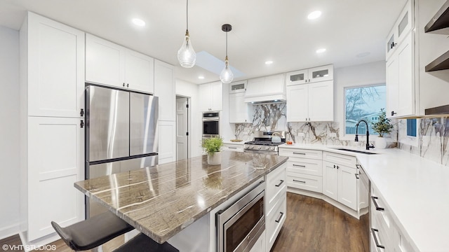 kitchen featuring sink, white cabinetry, stainless steel appliances, a center island, and custom range hood