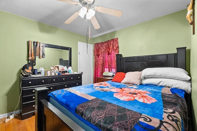 bedroom featuring light hardwood / wood-style floors and ceiling fan