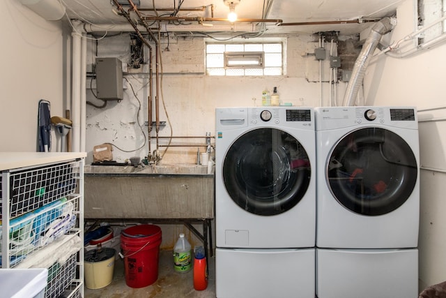 washroom featuring washer and clothes dryer