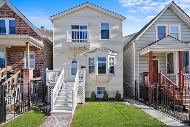 view of front of home featuring a front lawn