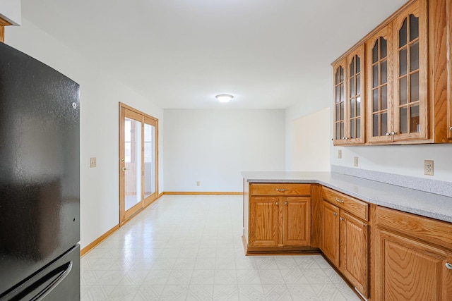 kitchen featuring black refrigerator and kitchen peninsula