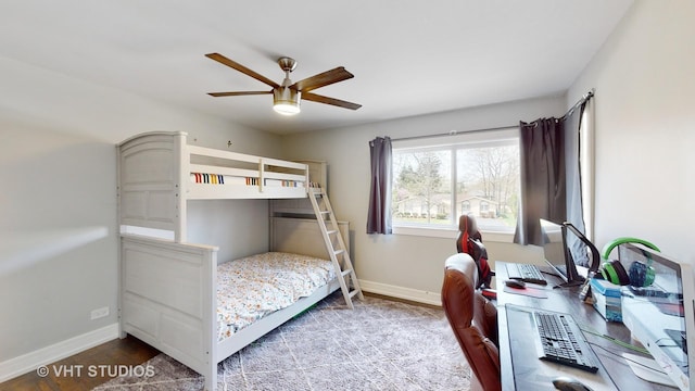 bedroom with ceiling fan and baseboards