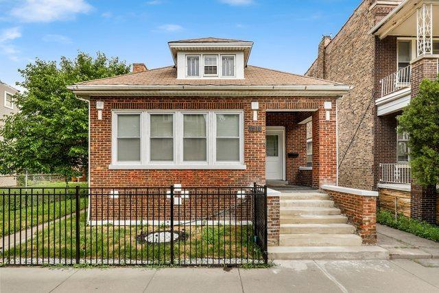 view of front of house with a fenced front yard and brick siding