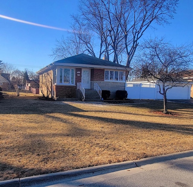 view of front facade featuring a front yard