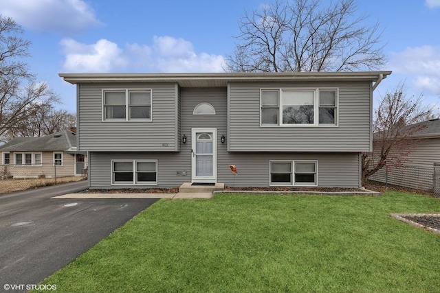 split foyer home featuring a front lawn