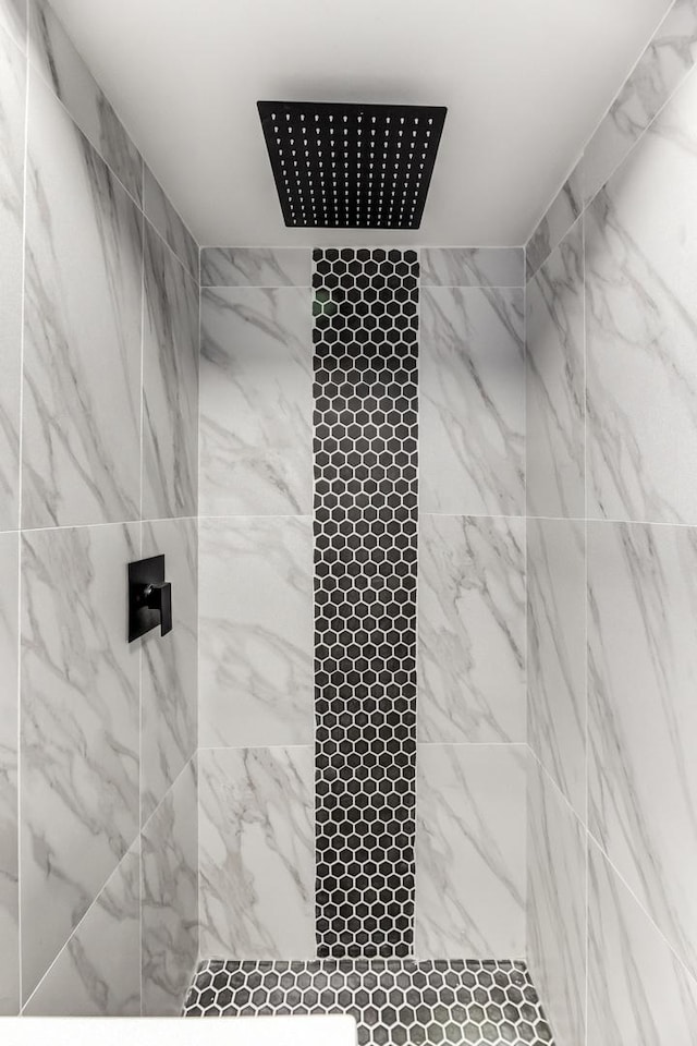 bathroom featuring tiled shower