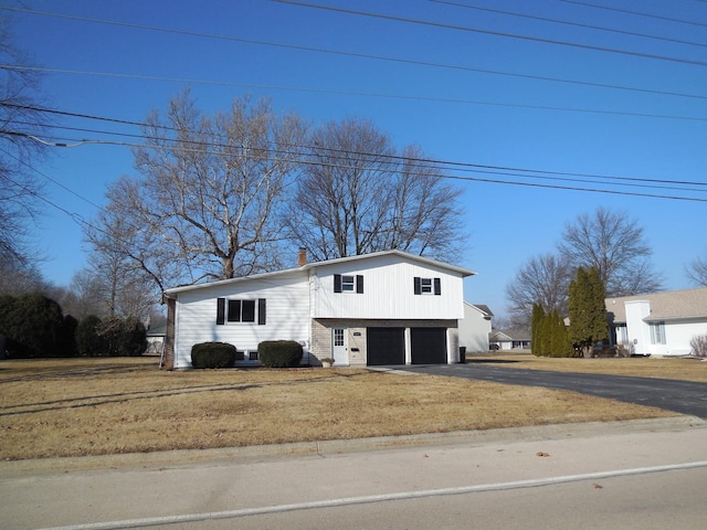 view of front facade with a garage and a front yard