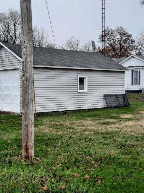 view of side of property featuring a yard