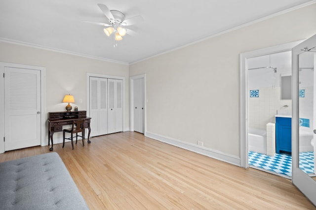 living area featuring ceiling fan, ornamental molding, and light hardwood / wood-style floors