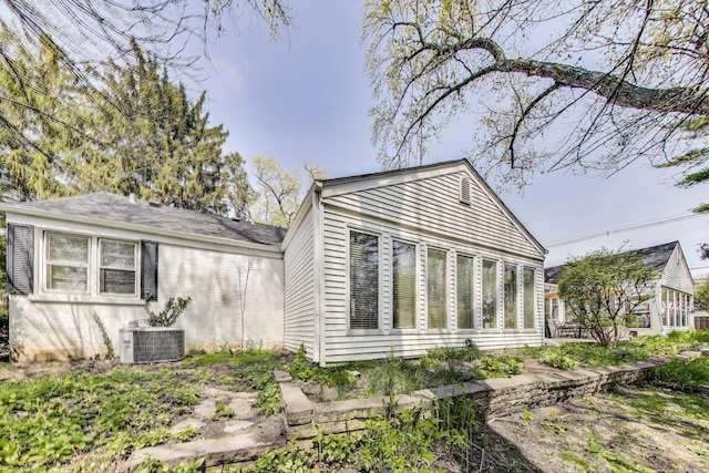 201 W Council Trl, Mount Prospect, IL 60056 - view of side of home with central AC unit