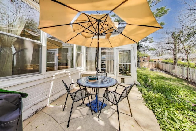 201 W Council Trl, Mount Prospect, IL 60056 - view of patio featuring fence