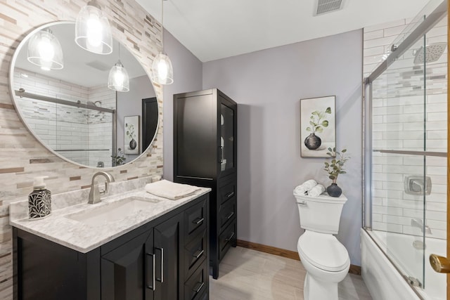 full bath featuring baseboards, visible vents, bath / shower combo with glass door, toilet, and vanity