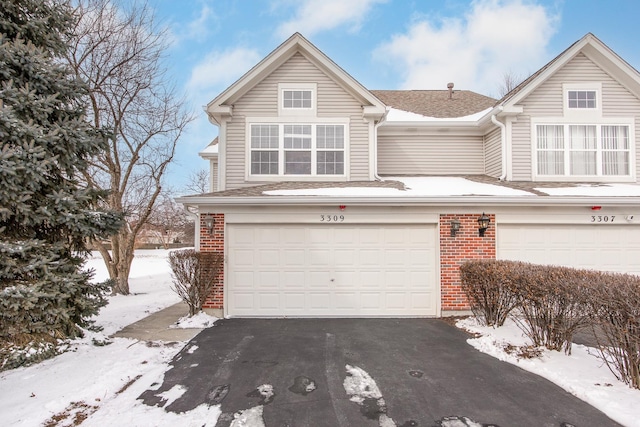 view of front property featuring a garage