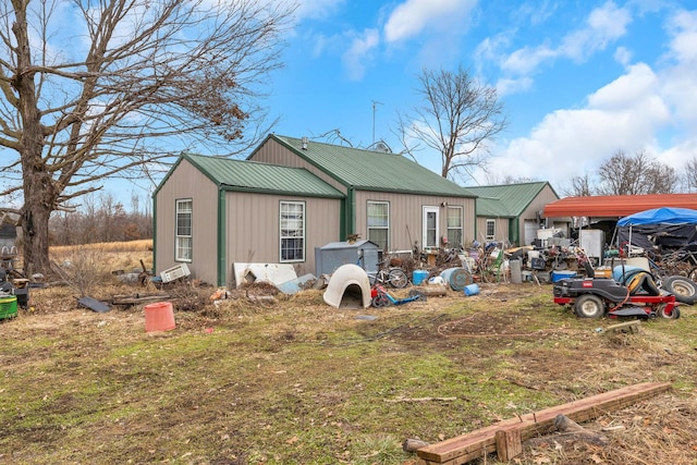 view of outdoor structure featuring a yard