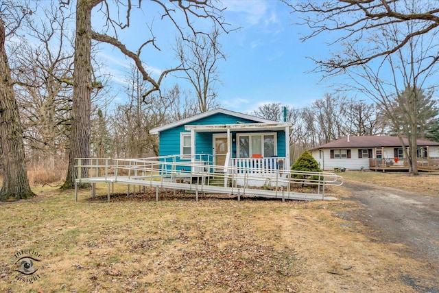 view of front facade with a front yard and covered porch