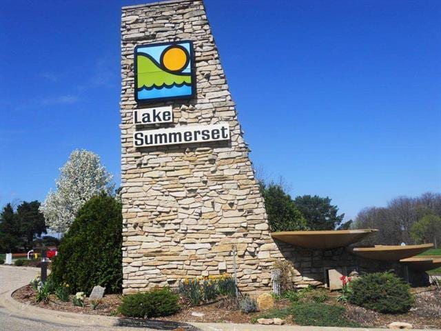 2015 Hillsdown Rd, Lake Summerset, IL 61019