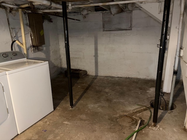 basement featuring washer / dryer