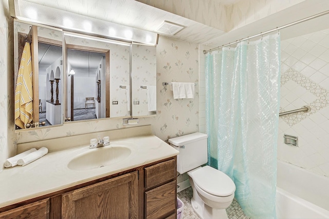 full bathroom with visible vents, shower / bathtub combination with curtain, toilet, vanity, and wallpapered walls