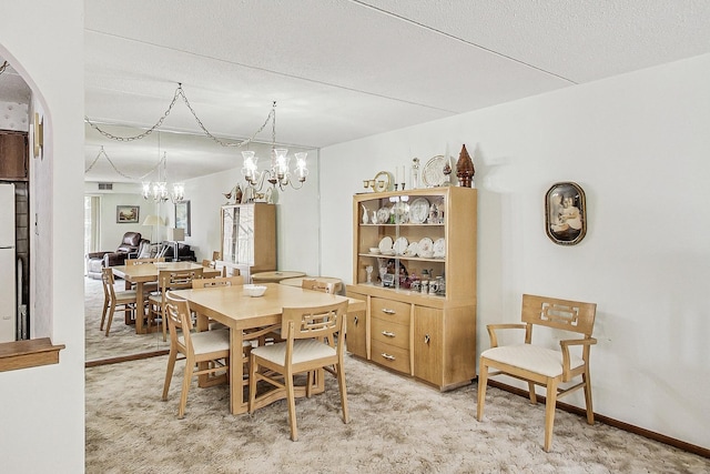 dining space featuring arched walkways, light colored carpet, visible vents, and baseboards