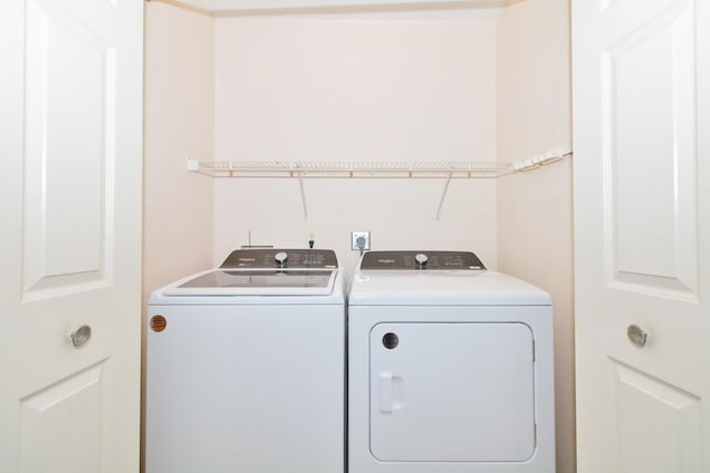 laundry room featuring laundry area and independent washer and dryer