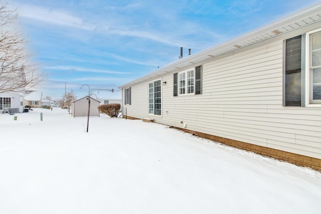 exterior space featuring an outbuilding