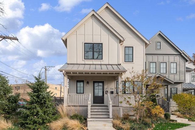 view of modern farmhouse style home