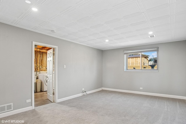 empty room with light carpet, baseboards, visible vents, and recessed lighting