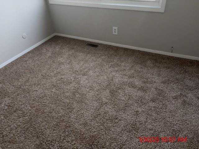 view of carpeted spare room