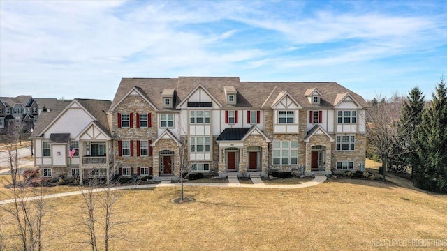 view of front of house with a front yard