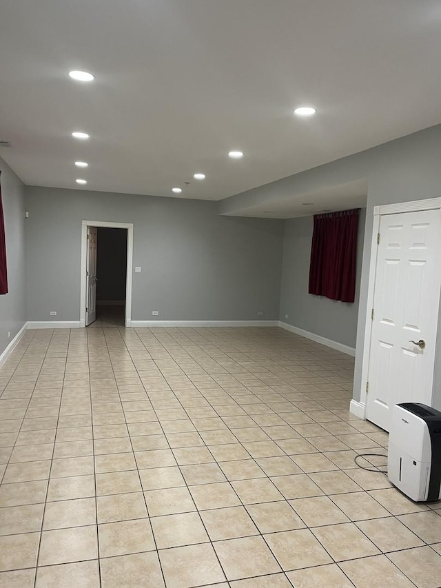 empty room featuring light tile patterned floors