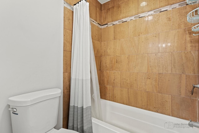 bathroom featuring toilet and shower / bath combo with shower curtain