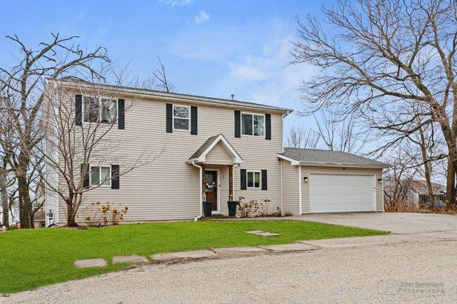 view of front of home featuring a garage, driveway, and a front lawn