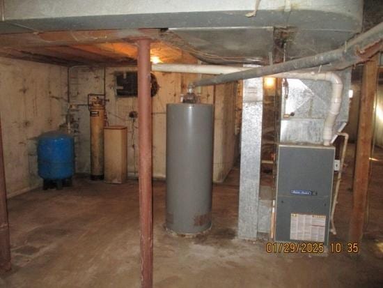 125 N Anderson Rd, New Lenox, IL 60451 - unfinished below grade area with gas water heater